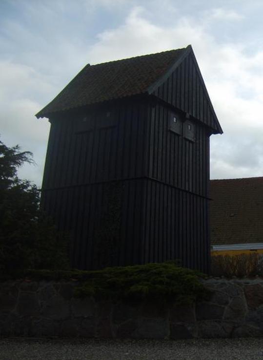 Klokketrnet ved Birket Kirke. Foto: Per H. Knudsen
